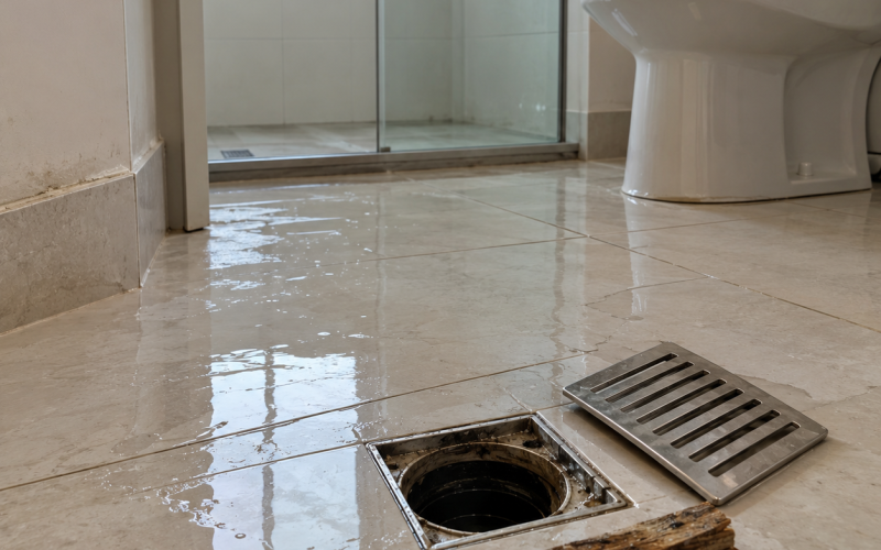 Entupimento em apartamento novo: quando a construtora deve indenizar o morador?